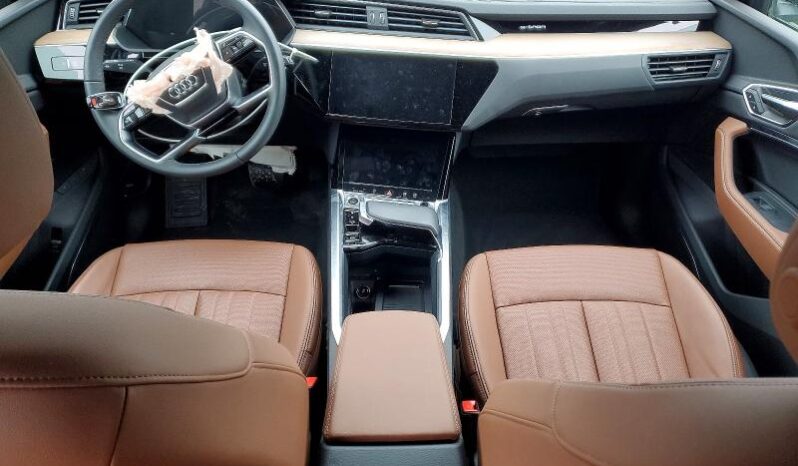 
								2024 Audi Q8 full									