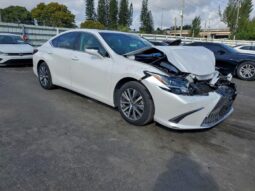 
										2020 Lexus Es 350 full									