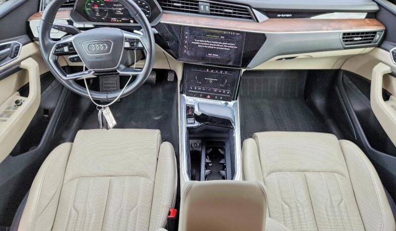 
								2019 Audi E-tron full									