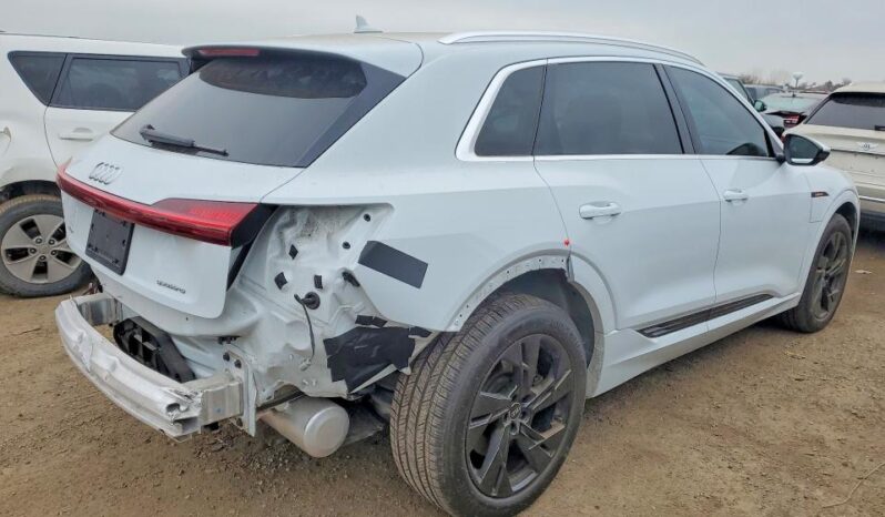 
								2022 Audi E-tron full									