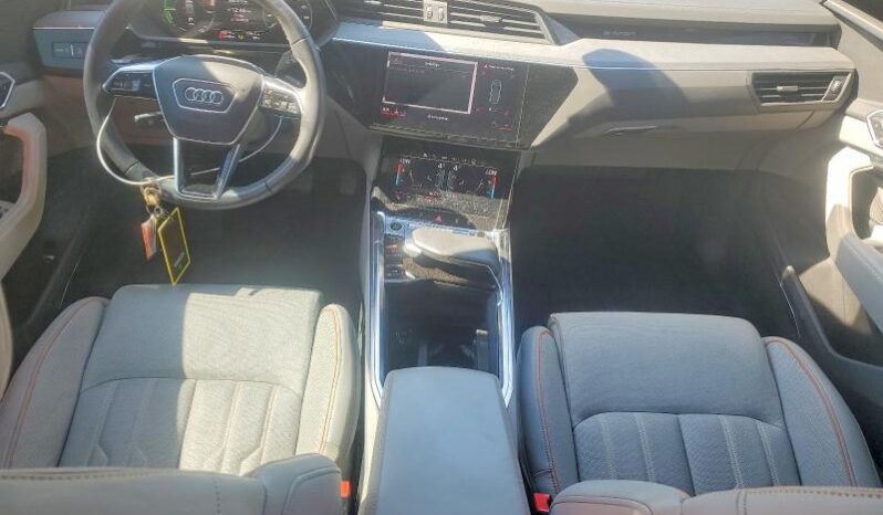 
								2024 Audi Q8 full									