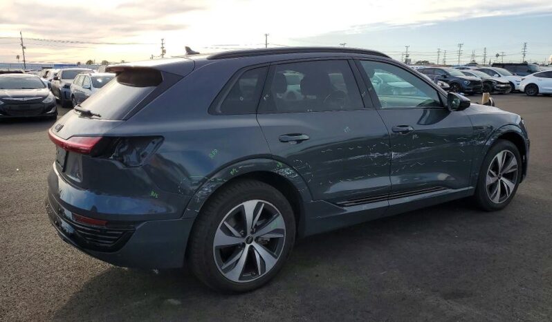 
								2024 Audi Q8 full									