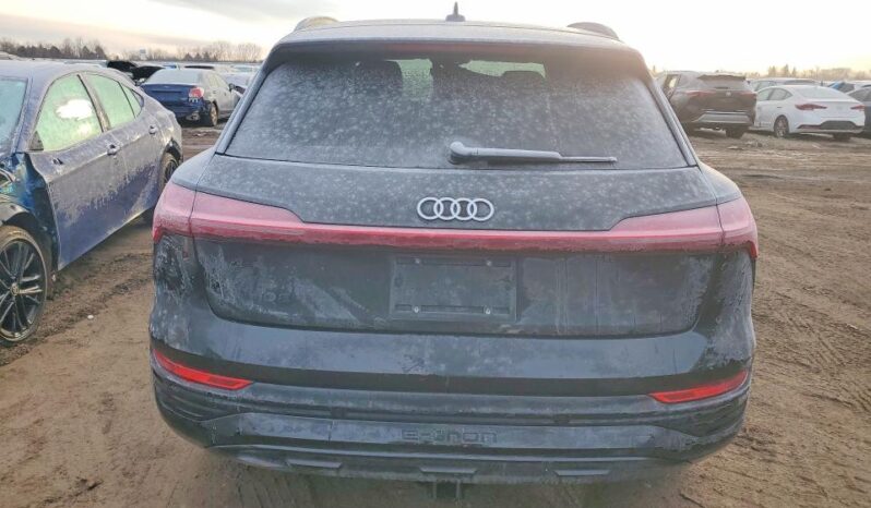 
								2024 Audi Q8 full									