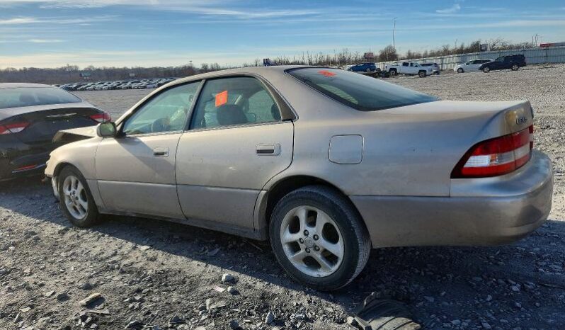 
								2001 Lexus Es 300 full									
