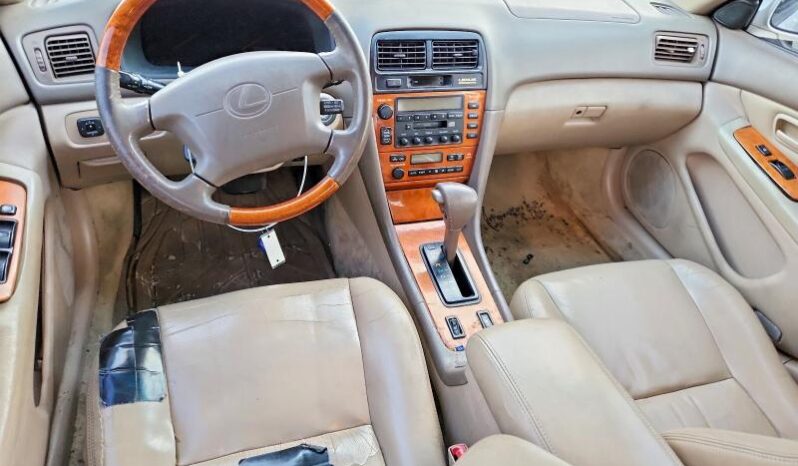 
								2000 Lexus Es 300 full									
