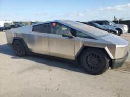 
										2025 Tesla Cybertruck full									