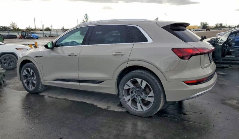 
								2022 Audi E-tron full									