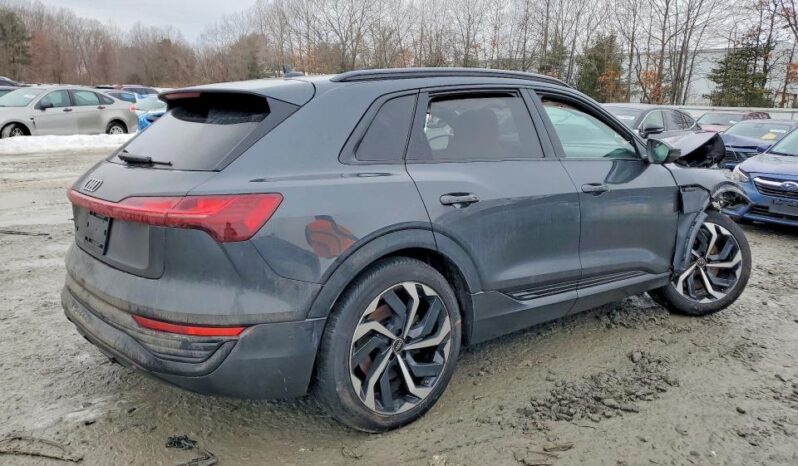 
								2024 Audi Q8 full									