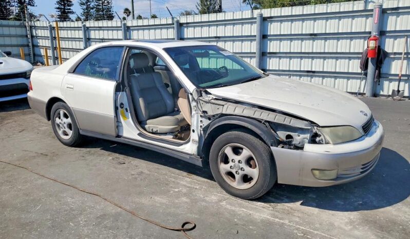 
								1998 Lexus Es 300 full									