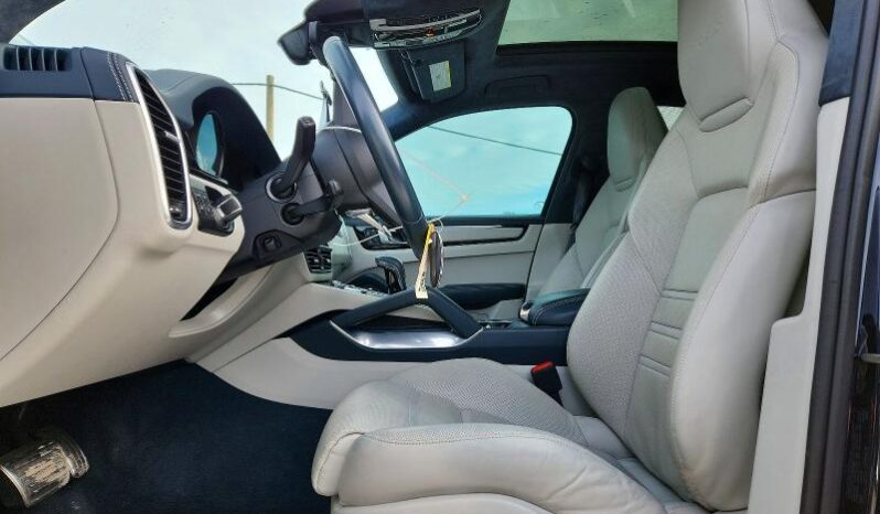 
								2022 Porsche Cayenne full									