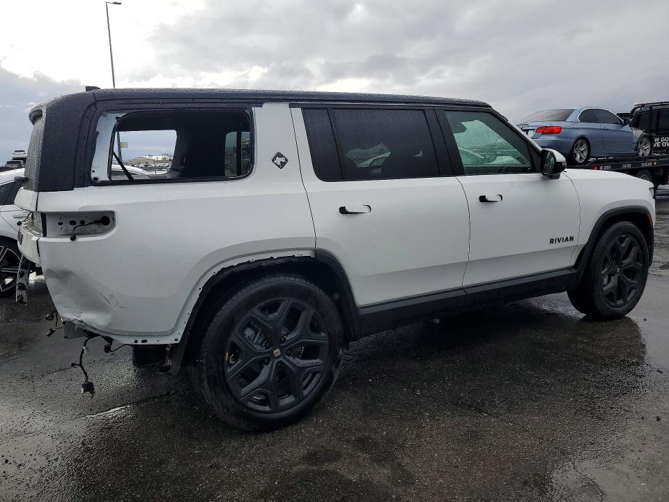 2022 Rivian R1s
