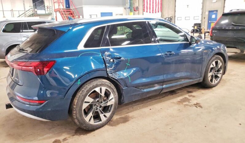 
								2022 Audi E-tron full									