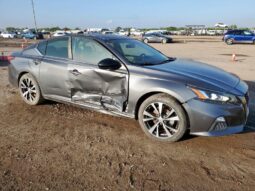 
										2019 Nissan Altima sr full									