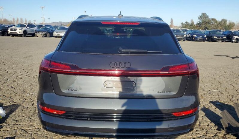 
								2023 Audi E-tron full									