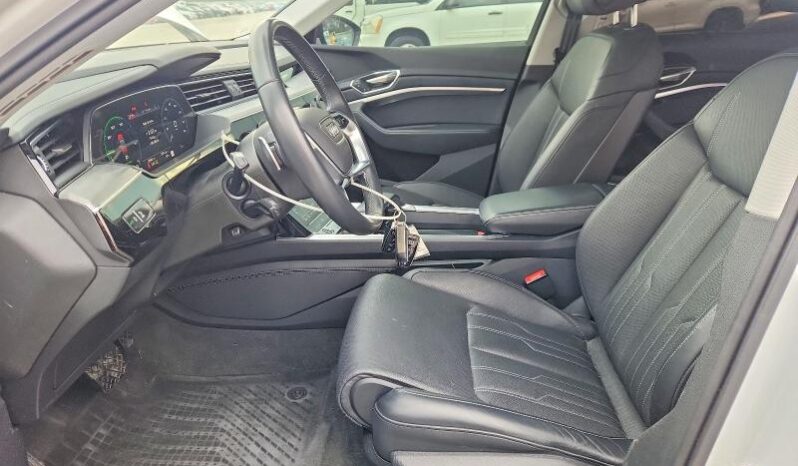 
								2024 Audi Q8 full									
