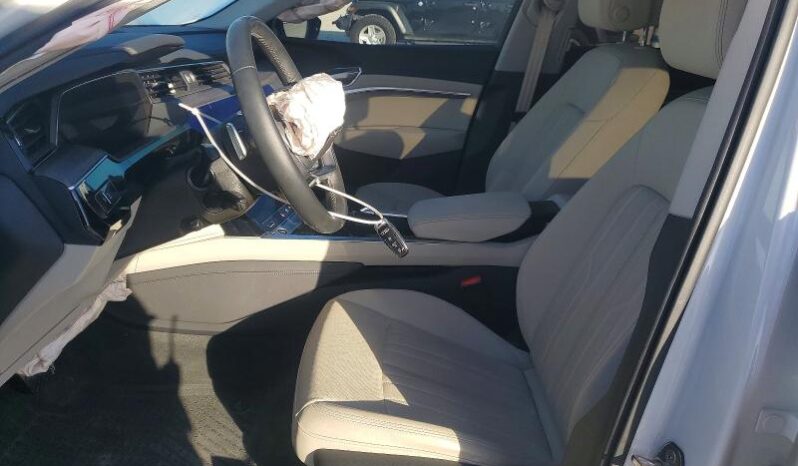 
								2024 Audi Q8 full									