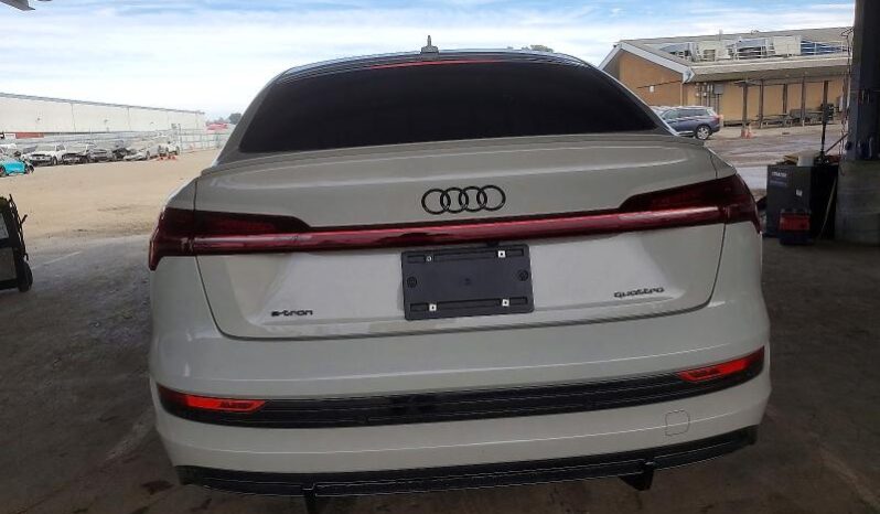 
								2022 Audi E-tron full									