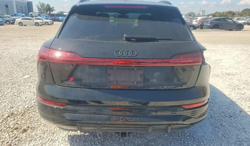 
								2024 Audi Q8 full									
