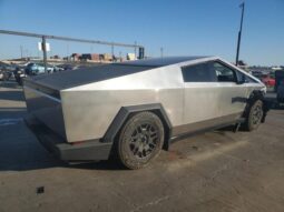 
										2024 Tesla Cybertruck full									