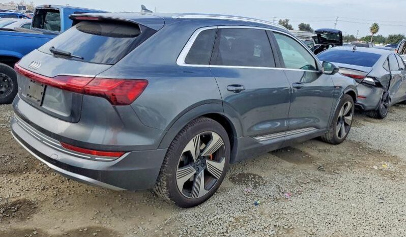 
								2019 Audi E-tron full									