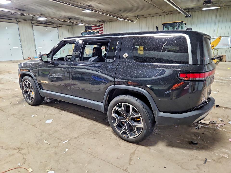 2022 Rivian R1s