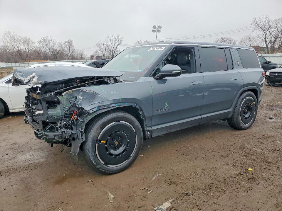 2025 Rivian R1s