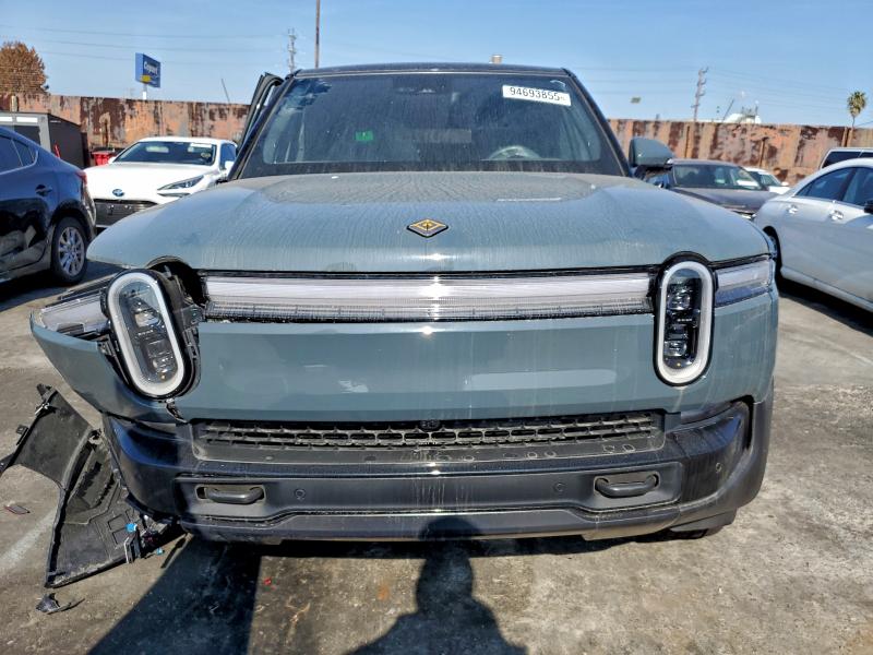 2025 Rivian R1s