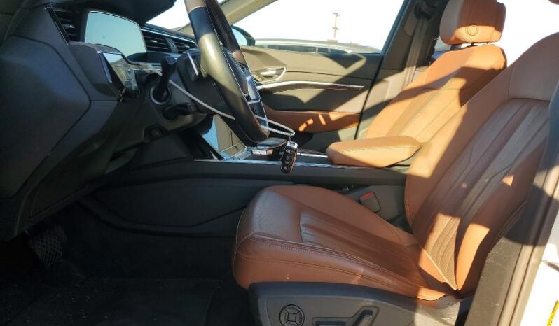 
								2024 Audi Q8 full									