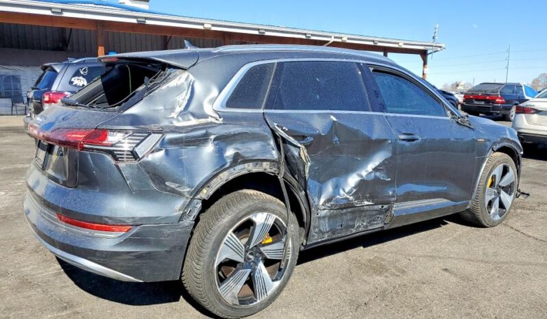 
								2019 Audi E-tron full									