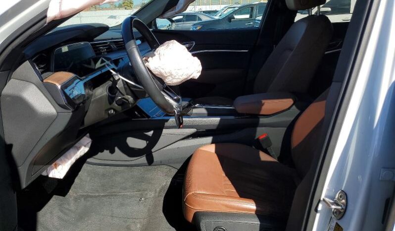 
								2024 Audi Q8 full									