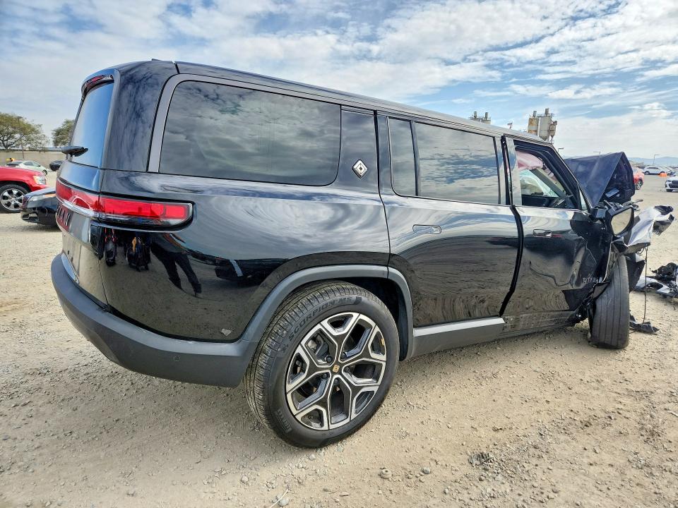2025 Rivian R1s