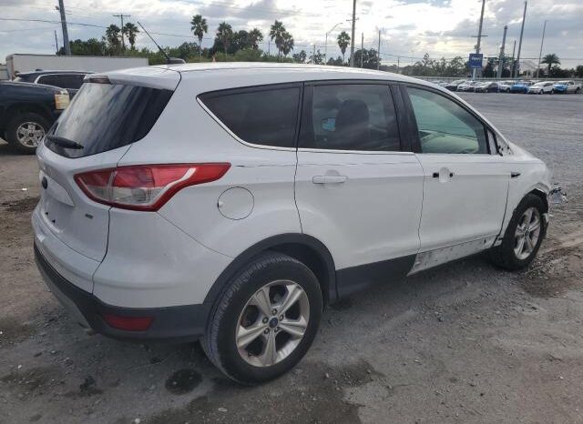 
								2015 Ford Escape se full									
