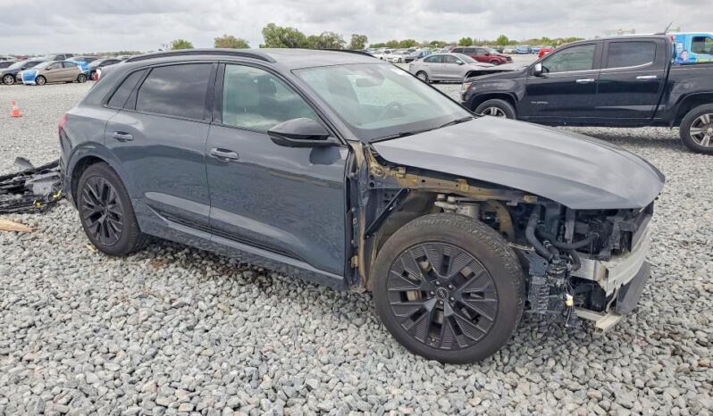 
								2024 Audi Q8 full									