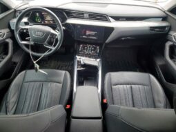 
										2022 Audi E-tron full									
