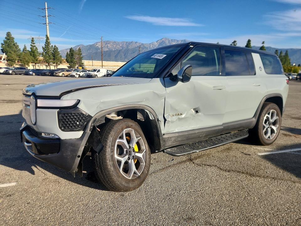 2023 Rivian R1s