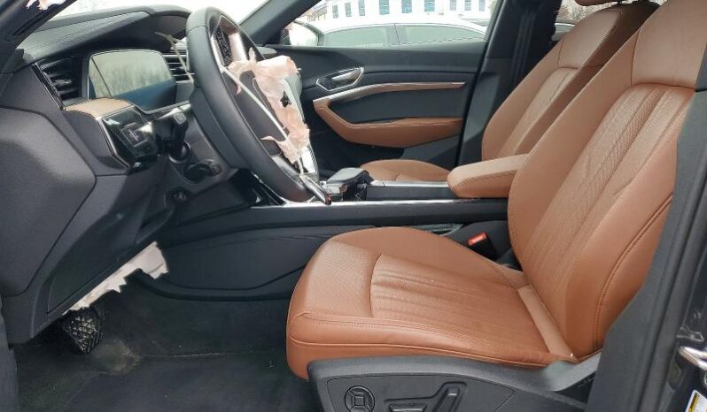 
								2024 Audi Q8 full									