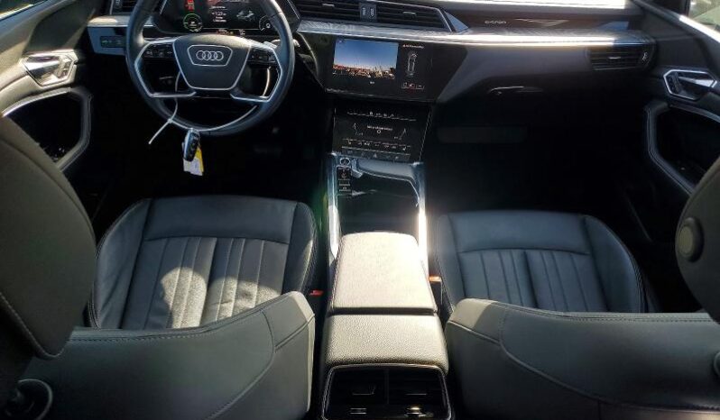 
								2024 Audi Q8 full									