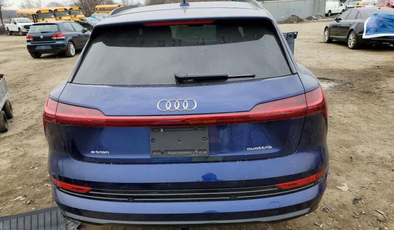 
								2022 Audi E-tron full									
