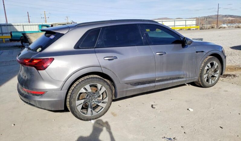 
								2022 Audi E-tron full									
