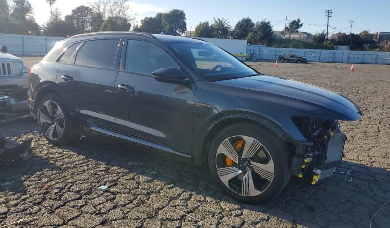 
								2023 Audi E-tron full									
