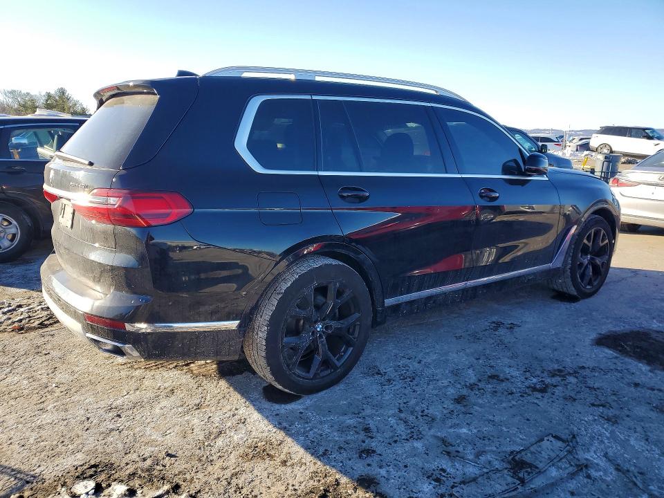 2022 BMW X7
