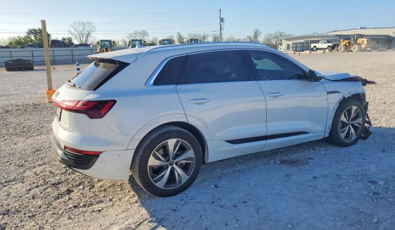 
								2024 Audi Q8 full									