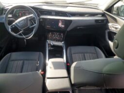 
										2024 Audi Q8 full									
