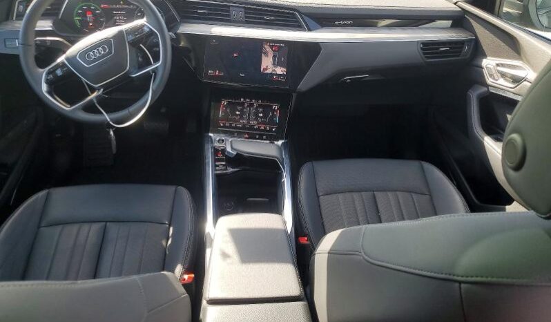 
								2024 Audi Q8 full									