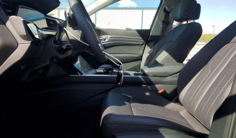 
								2024 Audi Q8 full									