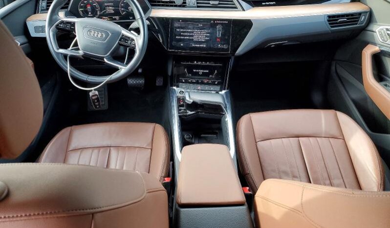 
								2024 Audi Q8 full									