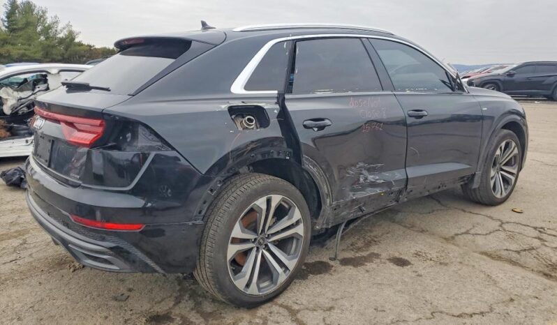 
								2022 Audi Q8 full									