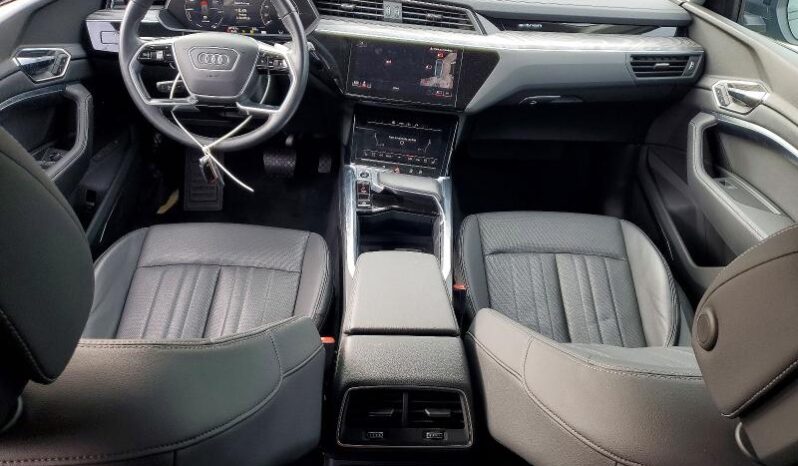 
								2024 Audi Q8 full									