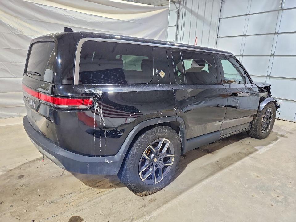 2022 Rivian R1s