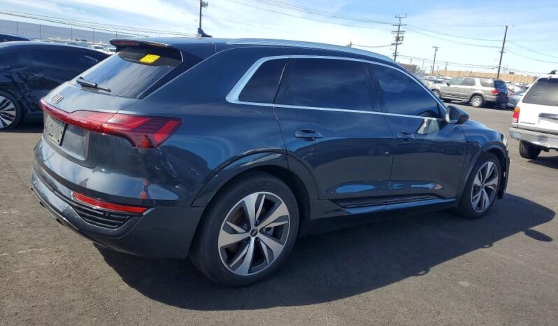 
								2024 Audi Q8 full									